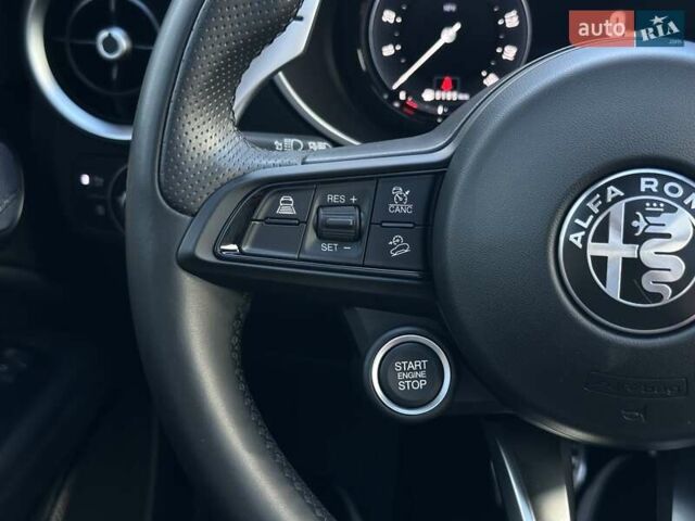 Чорний Альфа Ромео Стелвіо, об'ємом двигуна 2 л та пробігом 25 тис. км за 45500 $, фото 54 на Automoto.ua