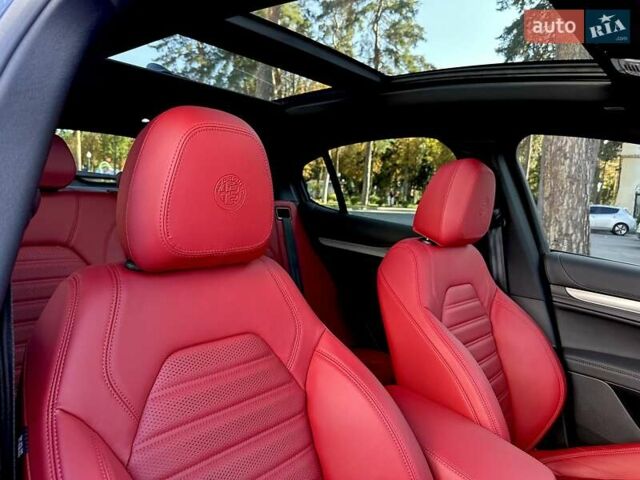 Чорний Альфа Ромео Стелвіо, об'ємом двигуна 2 л та пробігом 25 тис. км за 45500 $, фото 43 на Automoto.ua