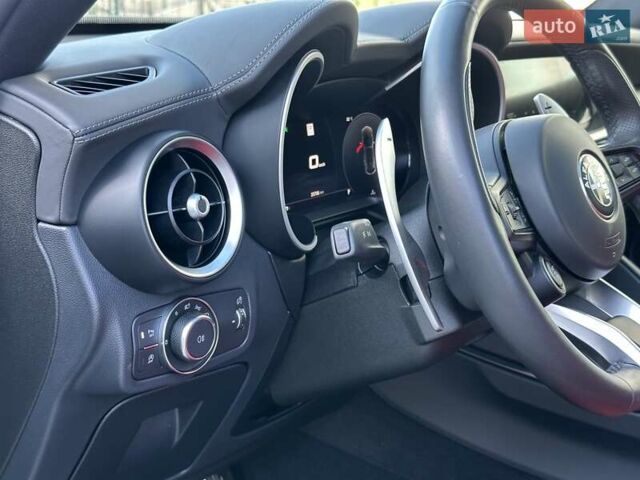 Чорний Альфа Ромео Стелвіо, об'ємом двигуна 2 л та пробігом 25 тис. км за 45500 $, фото 32 на Automoto.ua