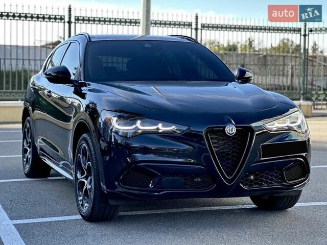 Чорний Альфа Ромео Стелвіо, об'ємом двигуна 2 л та пробігом 25 тис. км за 45500 $, фото 4 на Automoto.ua