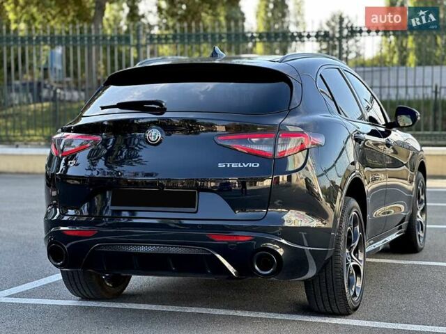 Чорний Альфа Ромео Стелвіо, об'ємом двигуна 2 л та пробігом 25 тис. км за 45500 $, фото 12 на Automoto.ua