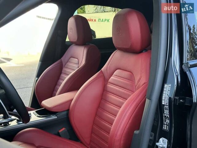 Чорний Альфа Ромео Стелвіо, об'ємом двигуна 2 л та пробігом 25 тис. км за 45500 $, фото 27 на Automoto.ua