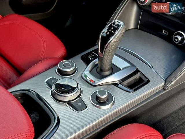 Чорний Альфа Ромео Стелвіо, об'ємом двигуна 2 л та пробігом 25 тис. км за 45500 $, фото 45 на Automoto.ua