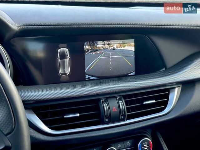 Чорний Альфа Ромео Стелвіо, об'ємом двигуна 2 л та пробігом 25 тис. км за 45500 $, фото 49 на Automoto.ua