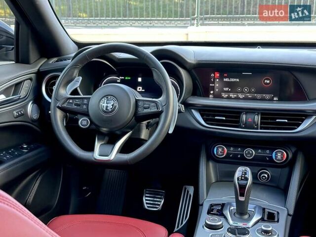 Чорний Альфа Ромео Стелвіо, об'ємом двигуна 2 л та пробігом 25 тис. км за 45500 $, фото 18 на Automoto.ua