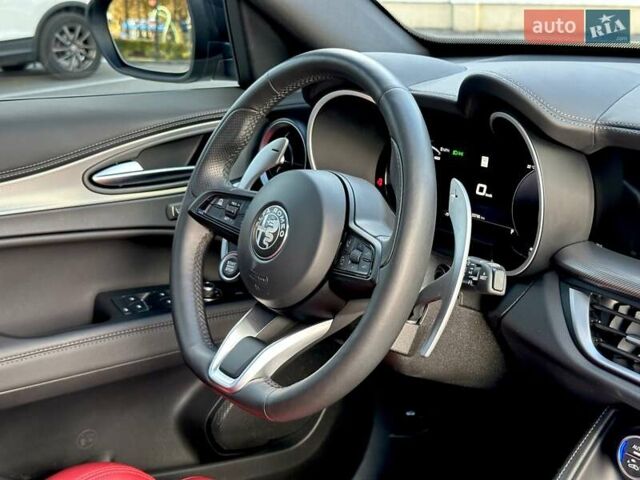 Чорний Альфа Ромео Стелвіо, об'ємом двигуна 2 л та пробігом 25 тис. км за 45500 $, фото 47 на Automoto.ua