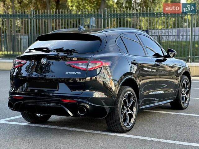 Чорний Альфа Ромео Стелвіо, об'ємом двигуна 2 л та пробігом 25 тис. км за 45500 $, фото 13 на Automoto.ua