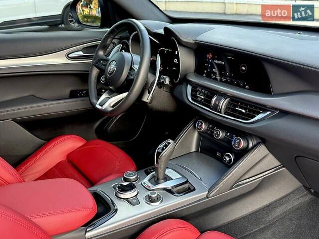 Чорний Альфа Ромео Стелвіо, об'ємом двигуна 2 л та пробігом 25 тис. км за 45500 $, фото 44 на Automoto.ua