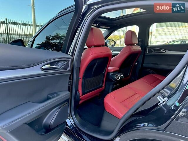 Чорний Альфа Ромео Стелвіо, об'ємом двигуна 2 л та пробігом 25 тис. км за 45500 $, фото 33 на Automoto.ua