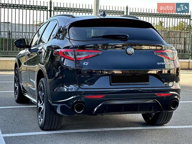 Чорний Альфа Ромео Стелвіо, об'ємом двигуна 2 л та пробігом 25 тис. км за 45500 $, фото 10 на Automoto.ua