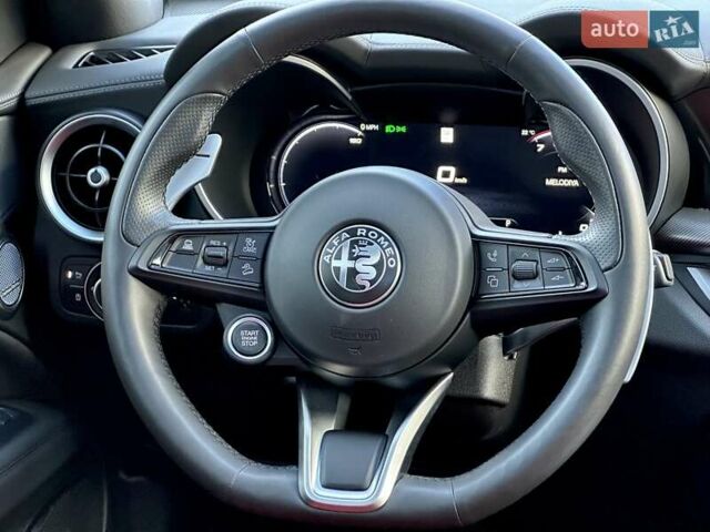 Чорний Альфа Ромео Стелвіо, об'ємом двигуна 2 л та пробігом 25 тис. км за 45500 $, фото 22 на Automoto.ua