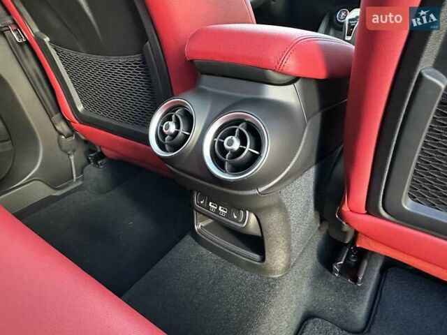 Чорний Альфа Ромео Стелвіо, об'ємом двигуна 2 л та пробігом 25 тис. км за 45500 $, фото 38 на Automoto.ua