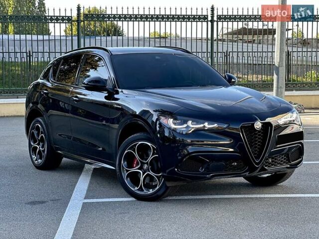 Чорний Альфа Ромео Стелвіо, об'ємом двигуна 2 л та пробігом 25 тис. км за 45500 $, фото 2 на Automoto.ua