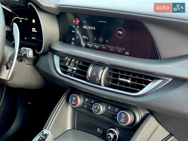 Чорний Альфа Ромео Стелвіо, об'ємом двигуна 2 л та пробігом 25 тис. км за 45500 $, фото 46 на Automoto.ua