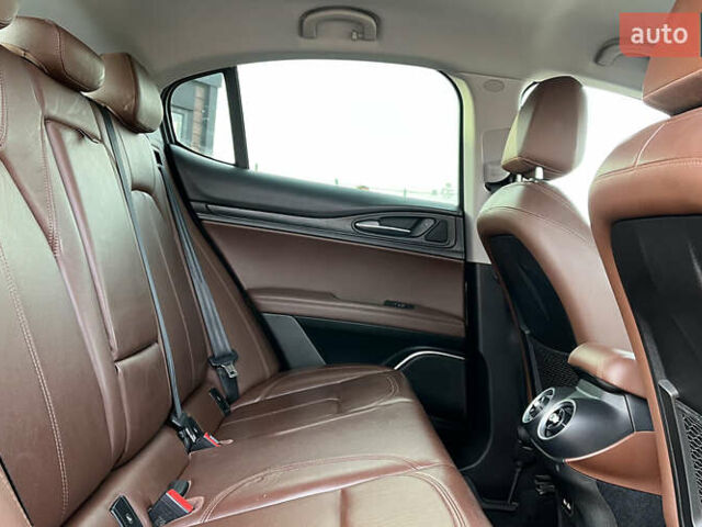 Коричневий Альфа Ромео Стелвіо, об'ємом двигуна 2 л та пробігом 81 тис. км за 22500 $, фото 21 на Automoto.ua