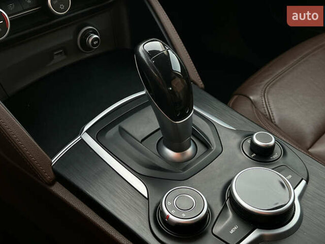 Коричневий Альфа Ромео Стелвіо, об'ємом двигуна 2 л та пробігом 81 тис. км за 22500 $, фото 15 на Automoto.ua