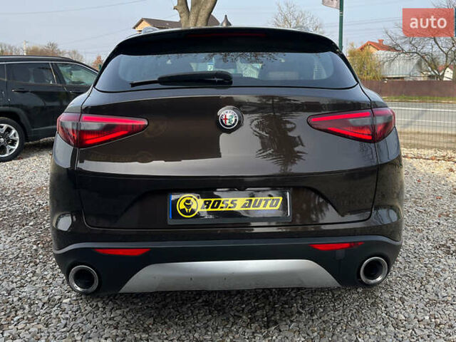 Коричневий Альфа Ромео Стелвіо, об'ємом двигуна 2 л та пробігом 81 тис. км за 22500 $, фото 5 на Automoto.ua