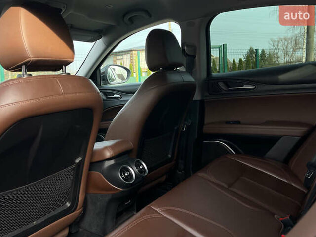 Коричневий Альфа Ромео Стелвіо, об'ємом двигуна 2 л та пробігом 81 тис. км за 22500 $, фото 22 на Automoto.ua