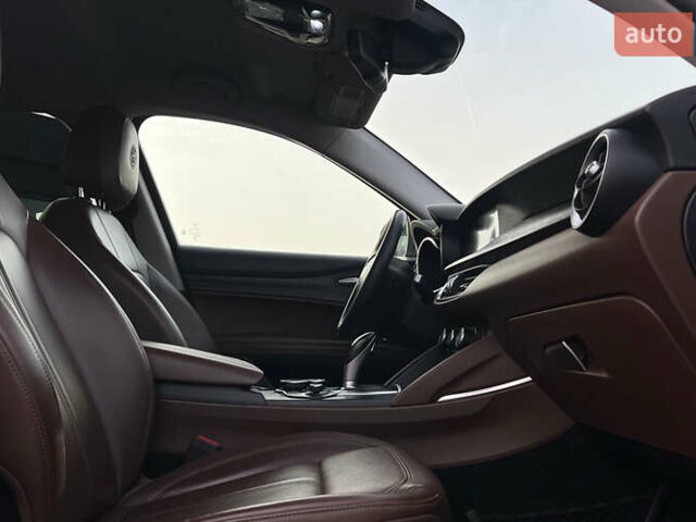 Коричневий Альфа Ромео Стелвіо, об'ємом двигуна 2 л та пробігом 81 тис. км за 22500 $, фото 19 на Automoto.ua
