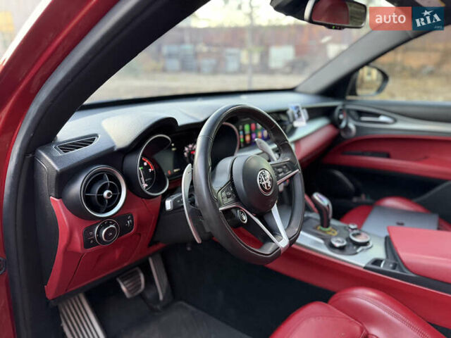 Красный Альфа Ромео Стелвио, объемом двигателя 2 л и пробегом 115 тыс. км за 23500 $, фото 12 на Automoto.ua