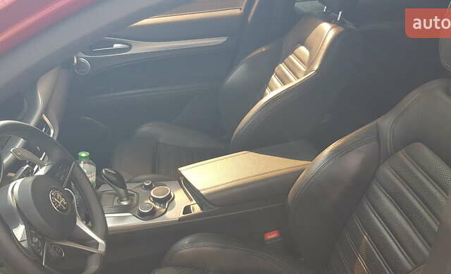 Червоний Альфа Ромео Стелвіо, об'ємом двигуна 2 л та пробігом 126 тис. км за 18700 $, фото 5 на Automoto.ua