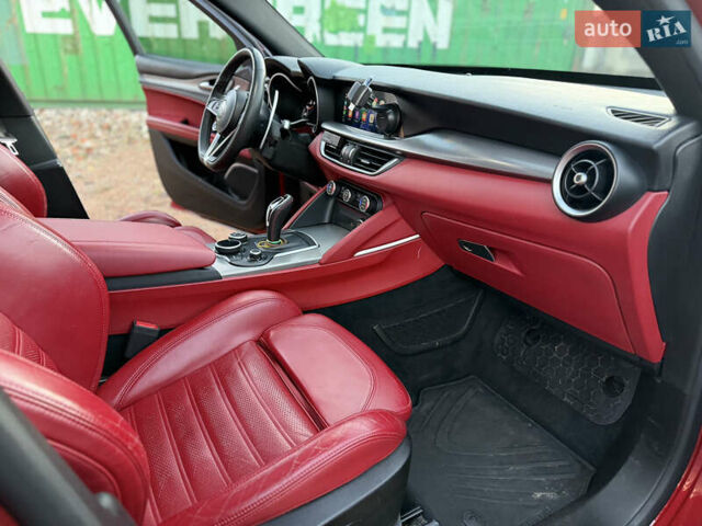 Красный Альфа Ромео Стелвио, объемом двигателя 2 л и пробегом 115 тыс. км за 23500 $, фото 13 на Automoto.ua