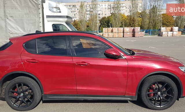Червоний Альфа Ромео Стелвіо, об'ємом двигуна 2 л та пробігом 126 тис. км за 18700 $, фото 3 на Automoto.ua