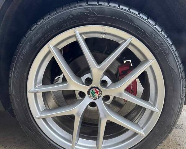 Червоний Альфа Ромео Стелвіо, об'ємом двигуна 2 л та пробігом 184 тис. км за 14500 $, фото 21 на Automoto.ua