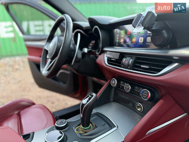 Красный Альфа Ромео Стелвио, объемом двигателя 2 л и пробегом 115 тыс. км за 23500 $, фото 15 на Automoto.ua