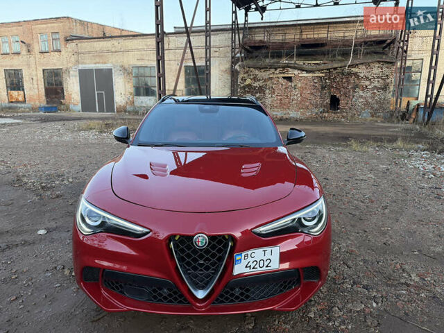 Красный Альфа Ромео Стелвио, объемом двигателя 2 л и пробегом 115 тыс. км за 23500 $, фото 2 на Automoto.ua