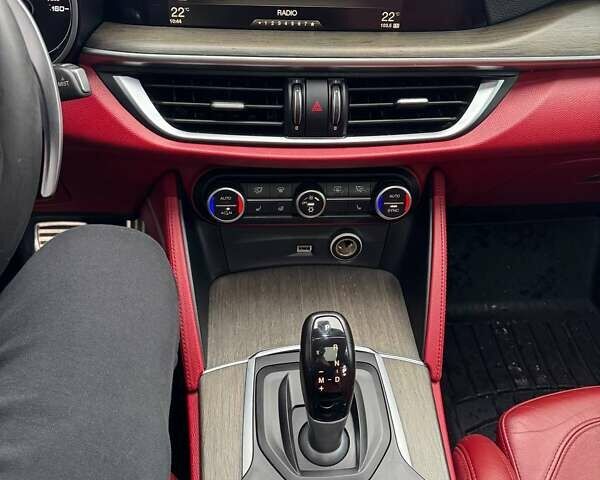 Червоний Альфа Ромео Стелвіо, об'ємом двигуна 2 л та пробігом 184 тис. км за 14500 $, фото 16 на Automoto.ua