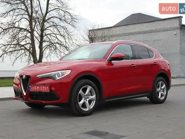 Красный Альфа Ромео Стелвио, объемом двигателя 2 л и пробегом 63 тыс. км за 21900 $, фото 1 на Automoto.ua