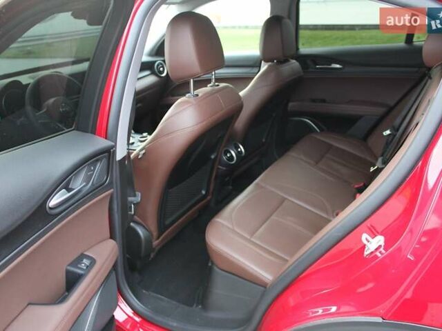 Красный Альфа Ромео Стелвио, объемом двигателя 2 л и пробегом 63 тыс. км за 21900 $, фото 30 на Automoto.ua