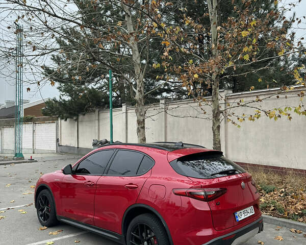 Красный Альфа Ромео Стелвио, объемом двигателя 2 л и пробегом 96 тыс. км за 20900 $, фото 4 на Automoto.ua