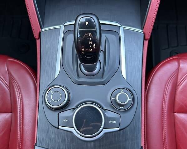 Красный Альфа Ромео Стелвио, объемом двигателя 2 л и пробегом 61 тыс. км за 19200 $, фото 36 на Automoto.ua