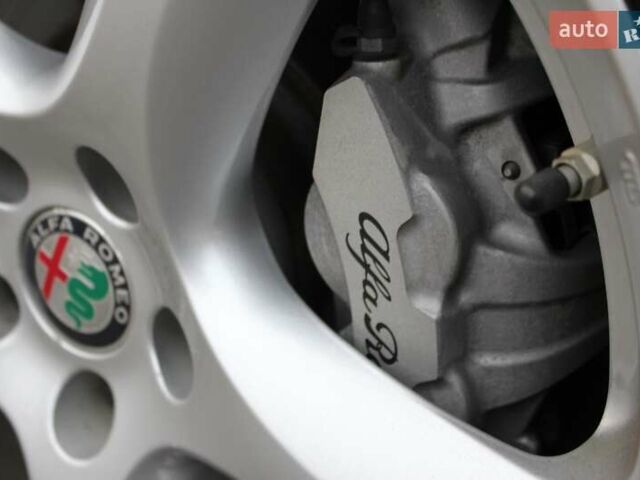 Красный Альфа Ромео Стелвио, объемом двигателя 2 л и пробегом 63 тыс. км за 21900 $, фото 23 на Automoto.ua