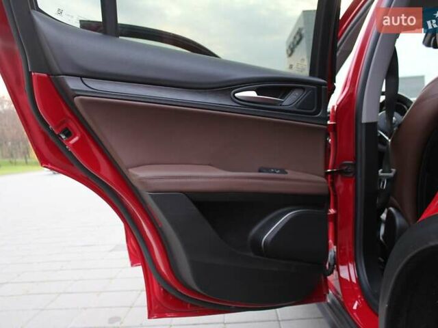 Красный Альфа Ромео Стелвио, объемом двигателя 2 л и пробегом 63 тыс. км за 21900 $, фото 34 на Automoto.ua