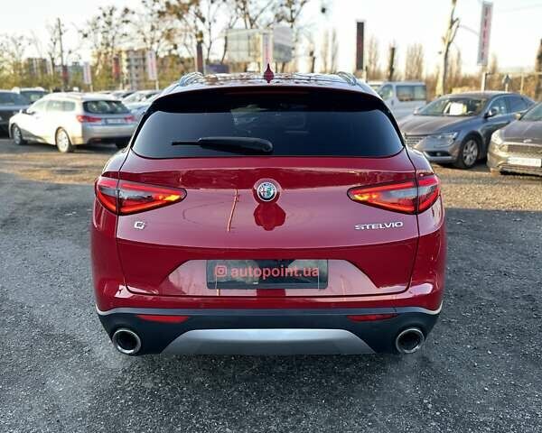 Красный Альфа Ромео Стелвио, объемом двигателя 2 л и пробегом 61 тыс. км за 19200 $, фото 14 на Automoto.ua