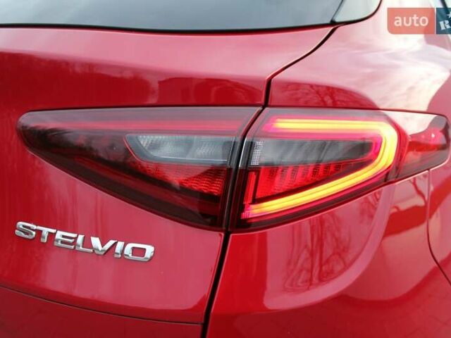 Красный Альфа Ромео Стелвио, объемом двигателя 2 л и пробегом 63 тыс. км за 21900 $, фото 18 на Automoto.ua