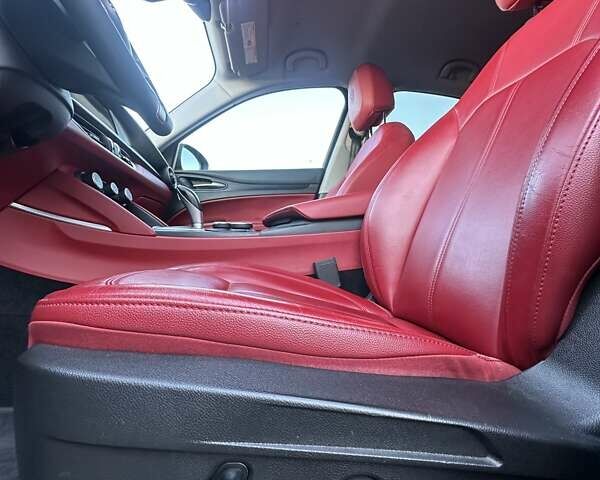 Красный Альфа Ромео Стелвио, объемом двигателя 2 л и пробегом 61 тыс. км за 19200 $, фото 22 на Automoto.ua