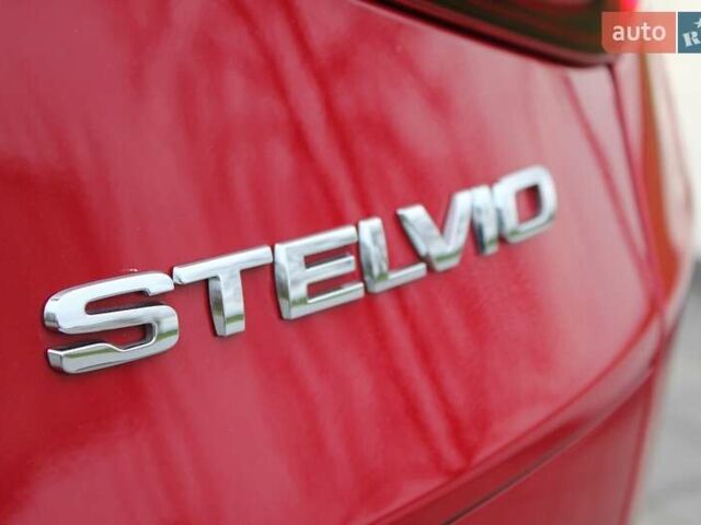 Красный Альфа Ромео Стелвио, объемом двигателя 2 л и пробегом 63 тыс. км за 21900 $, фото 20 на Automoto.ua