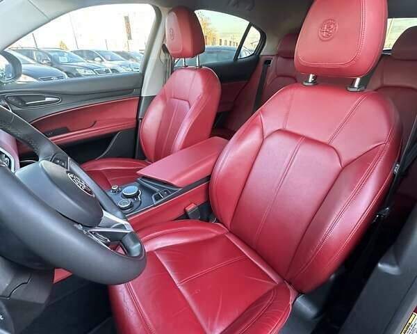 Красный Альфа Ромео Стелвио, объемом двигателя 2 л и пробегом 61 тыс. км за 19200 $, фото 20 на Automoto.ua