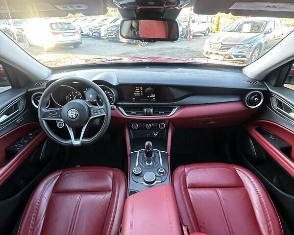 Красный Альфа Ромео Стелвио, объемом двигателя 2 л и пробегом 61 тыс. км за 19200 $, фото 34 на Automoto.ua