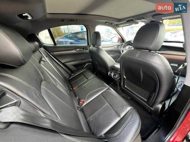 Альфа Ромео Стелвио 2018 в Луцке на Automoto.ua Красный Альфа Ромео Стелвио, объемом двигателя 2 л и пробегом 59 тыс. км за 15800 $, фото 10 на Automoto.ua