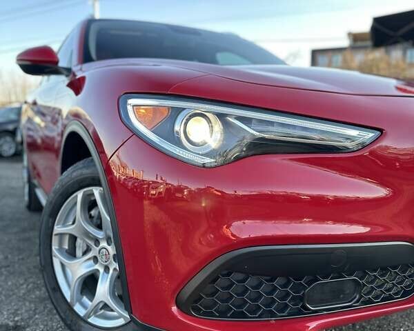 Красный Альфа Ромео Стелвио, объемом двигателя 2 л и пробегом 61 тыс. км за 19200 $, фото 1 на Automoto.ua