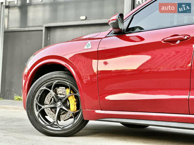 Красный Альфа Ромео Стелвио, объемом двигателя 2.9 л и пробегом 72 тыс. км за 44000 $, фото 12 на Automoto.ua