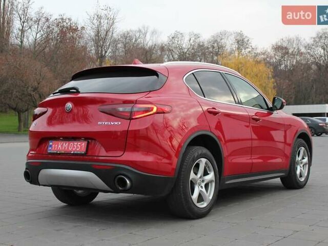 Красный Альфа Ромео Стелвио, объемом двигателя 2 л и пробегом 63 тыс. км за 21900 $, фото 10 на Automoto.ua