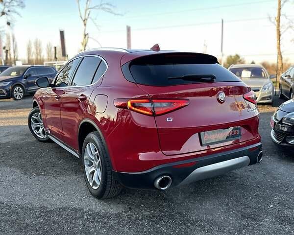 Красный Альфа Ромео Стелвио, объемом двигателя 2 л и пробегом 61 тыс. км за 19200 $, фото 11 на Automoto.ua