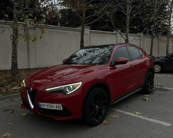 Красный Альфа Ромео Стелвио, объемом двигателя 2 л и пробегом 96 тыс. км за 20900 $, фото 7 на Automoto.ua