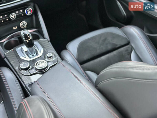 Красный Альфа Ромео Стелвио, объемом двигателя 2.9 л и пробегом 72 тыс. км за 44000 $, фото 53 на Automoto.ua